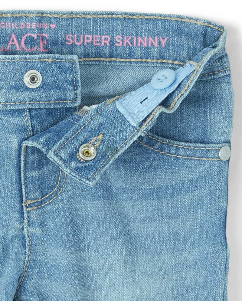 The Children's Place Baby Girls and Toddler Girls Super Skinny Jeans, Light Jay Blue Wash, 6-9 MONTHS (Pack of 1) - Image 2